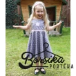 kislany_nyari_ruha_borsikaporteka_barokk_mintas_szurke_rozsaszin_termekfoto2.jpg
