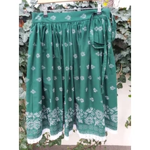 Borsika Portéka - Zöld, nagy virágos, bordűrös PÖRGŐS néptáncos szoknya megkötővel (290 cm Borsika Portéka - Zöld, nagy virágos, bordűrös PÖRGŐS néptáncos szoknya megkötővel (290 cm
