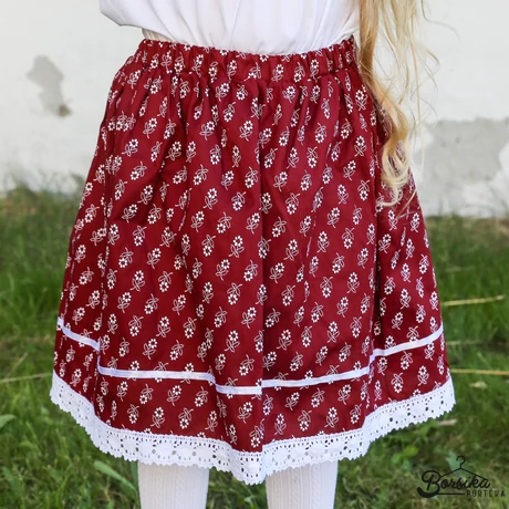 Összes termék - Piros színű, apró virágos, pirosfestő mintájú néptáncos szoknya (NEM pörgős, 150 cm körben)